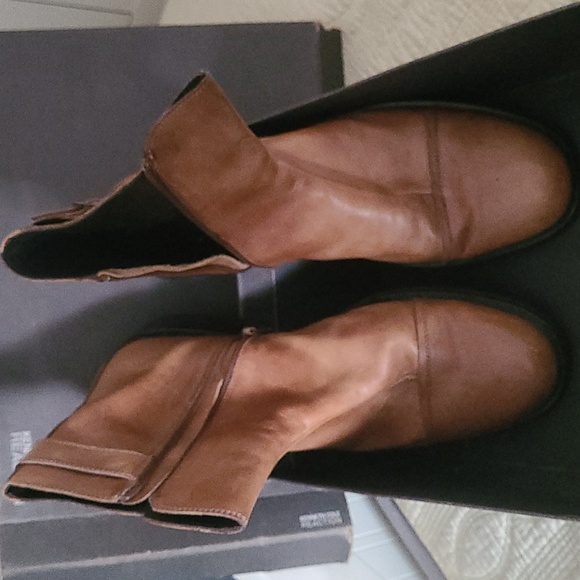 Boots - Picture 2 of 6